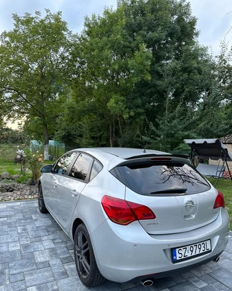 Opel Astra cena 27500 przebieg: 113000, rok produkcji 2010 z Zabrze małe 211